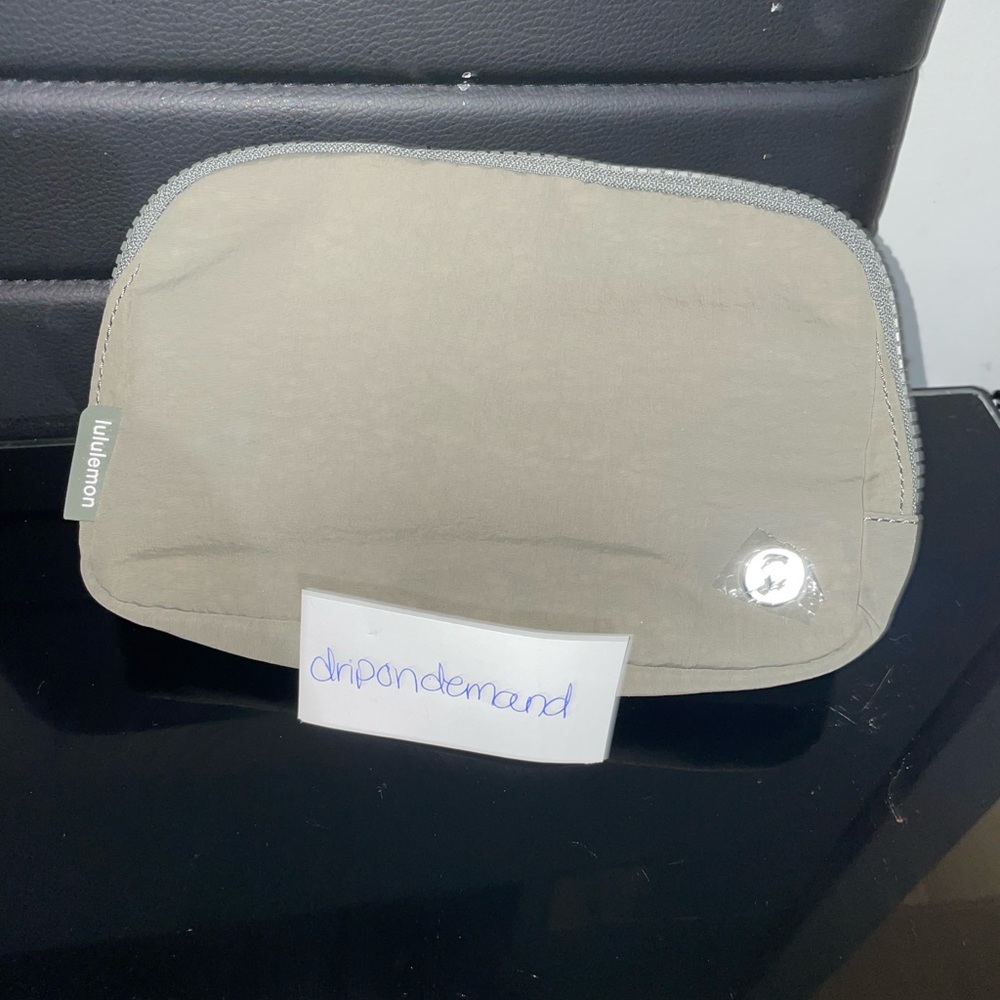 Lululemon Everywhere Belt Bag Large 2L- Grey Sage - Picture 3 of 9